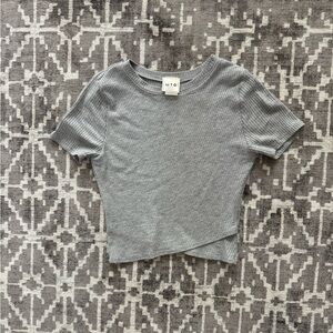 NWOT H.I.P. Heather Gray Ribbed Short Sleeve Tee Size M cropped tulip hem